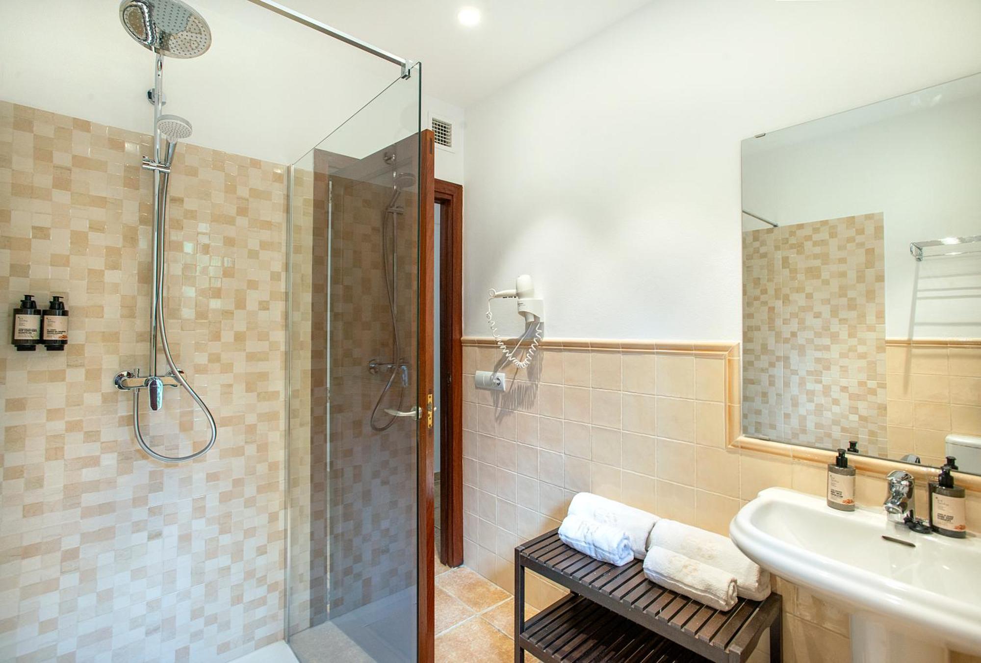 Owl Booking Villa Siquier - Luxury Retreat With Mountain Views بويينسا المظهر الخارجي الصورة